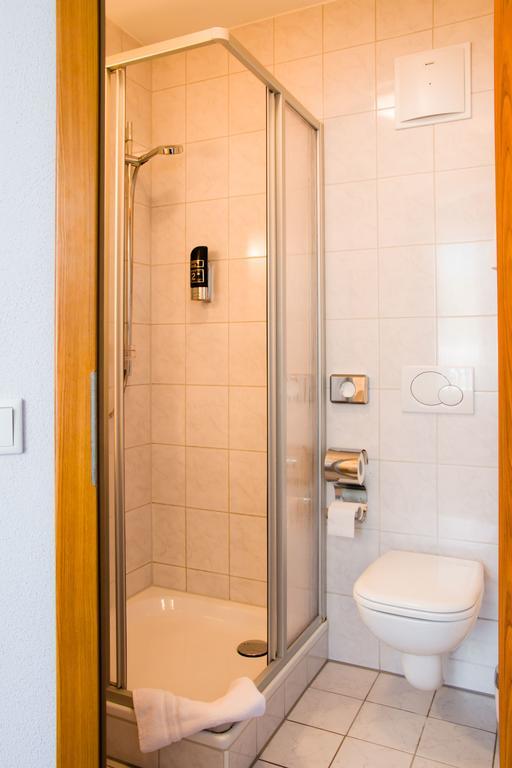 Gaestehaus Zur Kurve Zirndorf Room photo